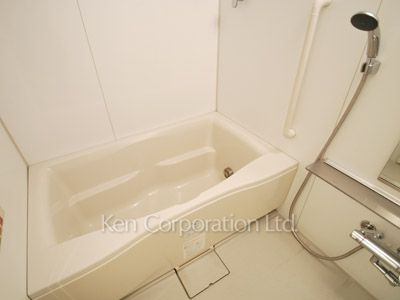Bath ※Photo of the same layout on 4 floor. Decoration and fixture may differ.