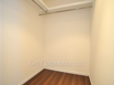 Walk-In Closet ※Photo of the same layout on 3 floor. Decoration and fixture may differ.