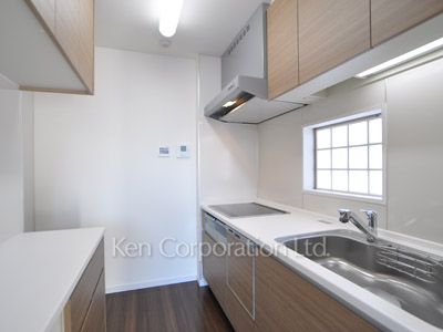 Kitchen ※Photo of the same layout on 3 floor. Decoration and fixture may differ.