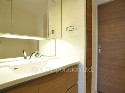 Powder Room ※Photo of the same layout on 3 floor. Decoration and fixture may differ.