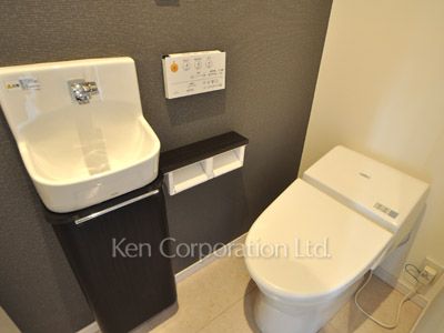 Lavatory ※Photo of the same layout on 3 floor. Decoration and fixture may differ.