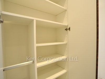 Shoes Closet ※Photo of the same layout on 3 floor. Decoration and fixture may differ.
