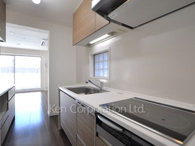 Kitchen ※Photo of the same layout on 3 floor. Decoration and fixture may differ.
