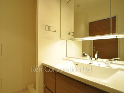 Powder Room ※Photo of the same layout on 3 floor. Decoration and fixture may differ.