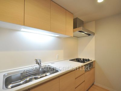 Kitchen ※Photo of the same layout on 1 floor. Decoration and fixture may differ.