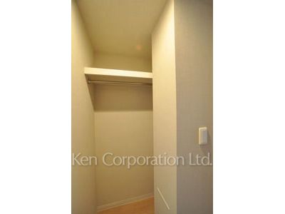 Walk-In Closet ※Photo of the same layout on 10 floor. Decoration and fixture may differ.