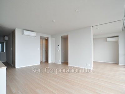 Living-Dining ※Photo of the same layout on 10 floor. Decoration and fixture may differ.