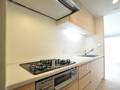 Kitchen ※Photo of the same layout on 10 floor. Decoration and fixture may differ.