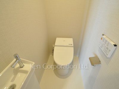 Lavatory ※Photo of the same layout on 10 floor. Decoration and fixture may differ.