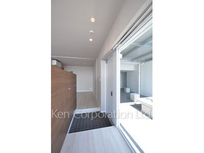 Entrance ※Photo of the same layout on 10 floor. Decoration and fixture may differ.