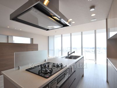 Kitchen ※Photo of the same layout on 10 floor. Decoration and fixture may differ.