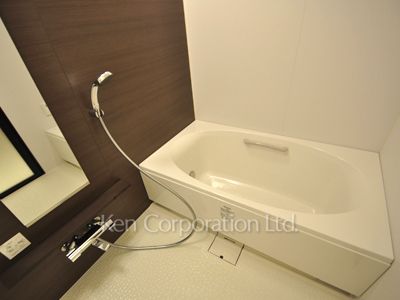 Bath ※Photo of the same layout on 10 floor. Decoration and fixture may differ.