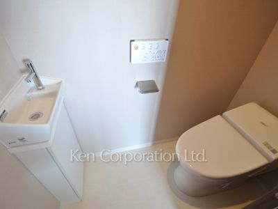 Lavatory ※Photo of the same layout on 10 floor. Decoration and fixture may differ.
