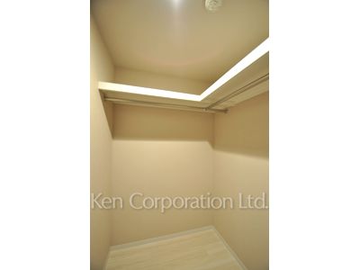 Walk-In Closet ※Photo of the same layout on 6 floor. Decoration and fixture may differ.