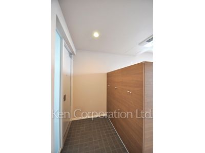 Entrance ※Photo of the same layout on 6 floor. Decoration and fixture may differ.