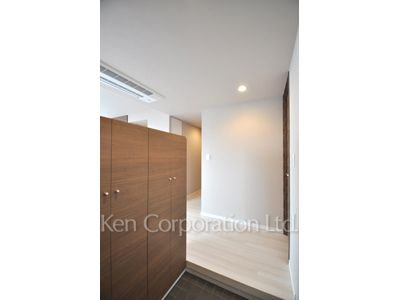 Entrance ※Photo of the same layout on 6 floor. Decoration and fixture may differ.