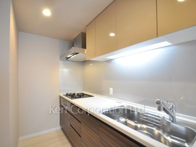 Kitchen ※Photo of the same layout on 6 floor. Decoration and fixture may differ.