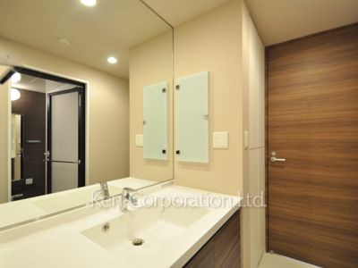 Powder Room ※Photo of the same layout on 6 floor. Decoration and fixture may differ.