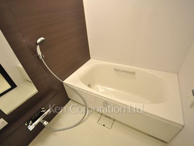 Bath ※Photo of the same layout on 6 floor. Decoration and fixture may differ.