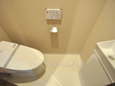 Lavatory ※Photo of the same layout on 6 floor. Decoration and fixture may differ.