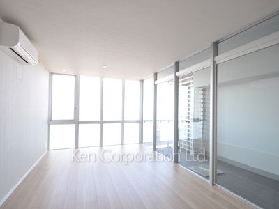 Living-Dining ※Photo of the same layout on 9 floor. Decoration and fixture may differ.