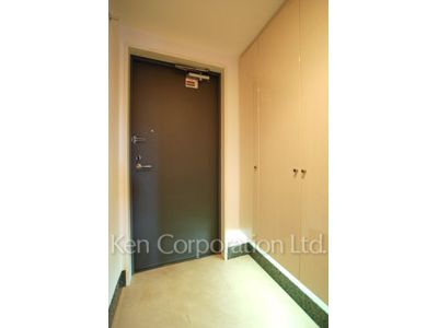 Entrance ※Photo of the same layout on 4 floor. Decoration and fixture may differ.
