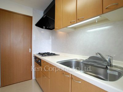 Kitchen ※Photo of the same layout on 4 floor. Decoration and fixture may differ.