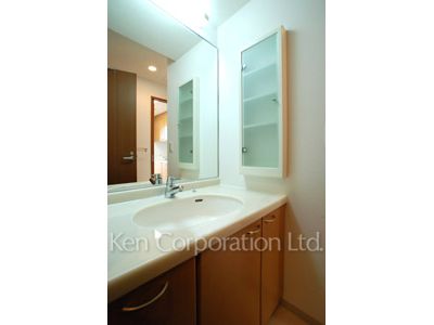 Powder Room ※Photo of the same layout on 4 floor. Decoration and fixture may differ.