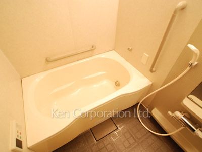 Bath ※Photo of the same layout on 4 floor. Decoration and fixture may differ.