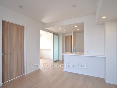 Living-Dining ※Photo of the same layout on 9 floor. Decoration and fixture may differ.