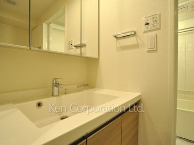 Powder Room ※Photo of the same layout on 9 floor. Decoration and fixture may differ.