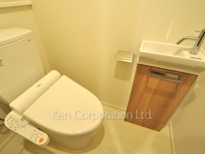 Lavatory ※Photo of the same layout on 9 floor. Decoration and fixture may differ.