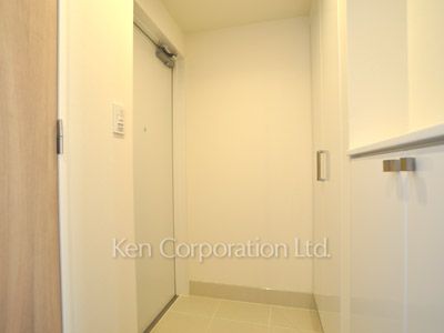 Entrance ※Photo of the same layout on 9 floor. Decoration and fixture may differ.