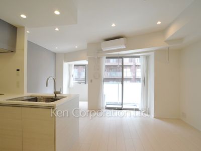 Living-Dining ※Photo of the same layout on 4 floor. Decoration and fixture may differ.