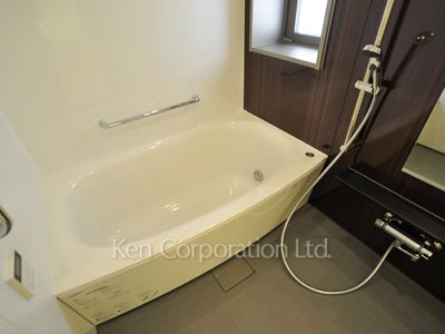 Bath ※Photo of the same layout on 4 floor. Decoration and fixture may differ.
