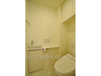 Lavatory ※Photo of the same layout on 4 floor. Decoration and fixture may differ.