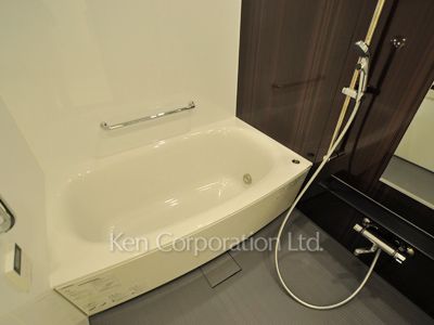 Bath ※Photo of the same layout on 10 floor. Decoration and fixture may differ.