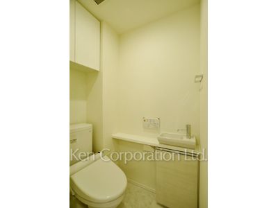 Lavatory ※Photo of the same layout on 10 floor. Decoration and fixture may differ.