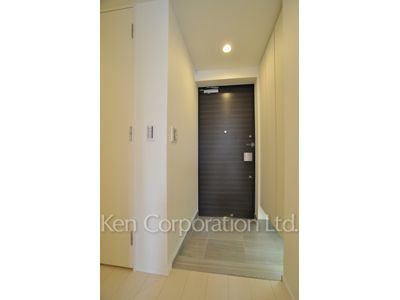 Entrance ※Photo of the same layout on 8 floor. Decoration and fixture may differ.