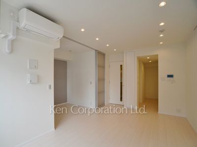 Living-Dining ※Photo of the same layout on 8 floor. Decoration and fixture may differ.