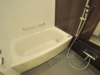 Bath ※Photo of the same layout on 8 floor. Decoration and fixture may differ.