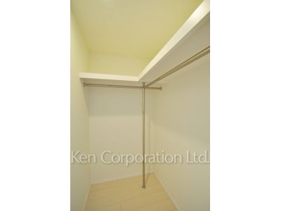 Closet ※Photo of the same layout on 8 floor. Decoration and fixture may differ.