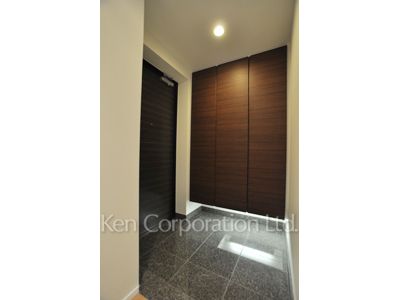 Entrance ※Photo of the same layout on 9 floor. Decoration and fixture may differ.