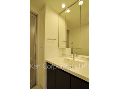 Powder Room ※Photo of the same layout on 9 floor. Decoration and fixture may differ.