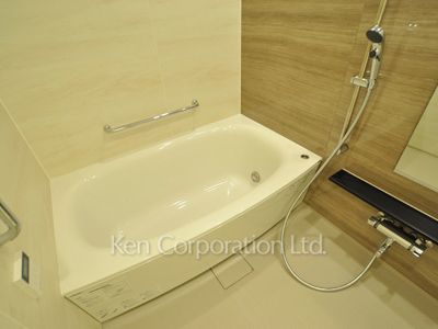 Bath ※Photo of the same layout on 9 floor. Decoration and fixture may differ.
