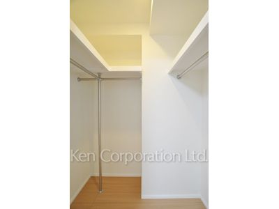 Closet ※Photo of the same layout on 9 floor. Decoration and fixture may differ.