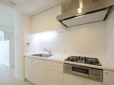 Kitchen ※Photo of the same layout on 1 floor. Decoration and fixture may differ.