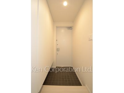 Entrance ※Photo of the same layout on 6 floor. Decoration and fixture may differ.