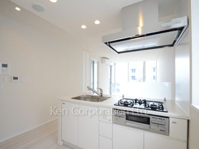 Kitchen ※Photo of the same layout on 6 floor. Decoration and fixture may differ.