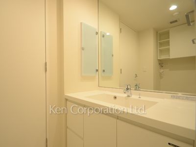 Powder Room ※Photo of the same layout on 6 floor. Decoration and fixture may differ.